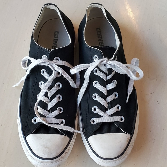 Converse Shoes - Used Black Converse